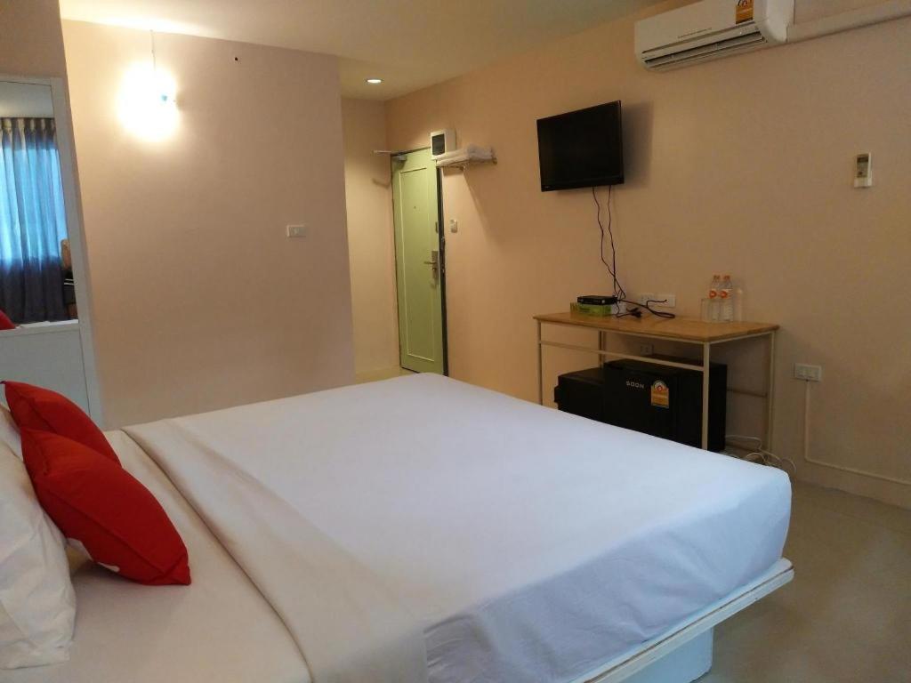 Bird Room Hotel - Pratunam Банкок Екстериор снимка